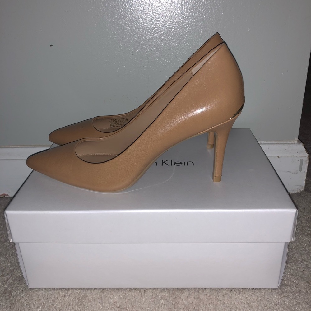 Calvin Klein Gayle Pointed Toe Pumps